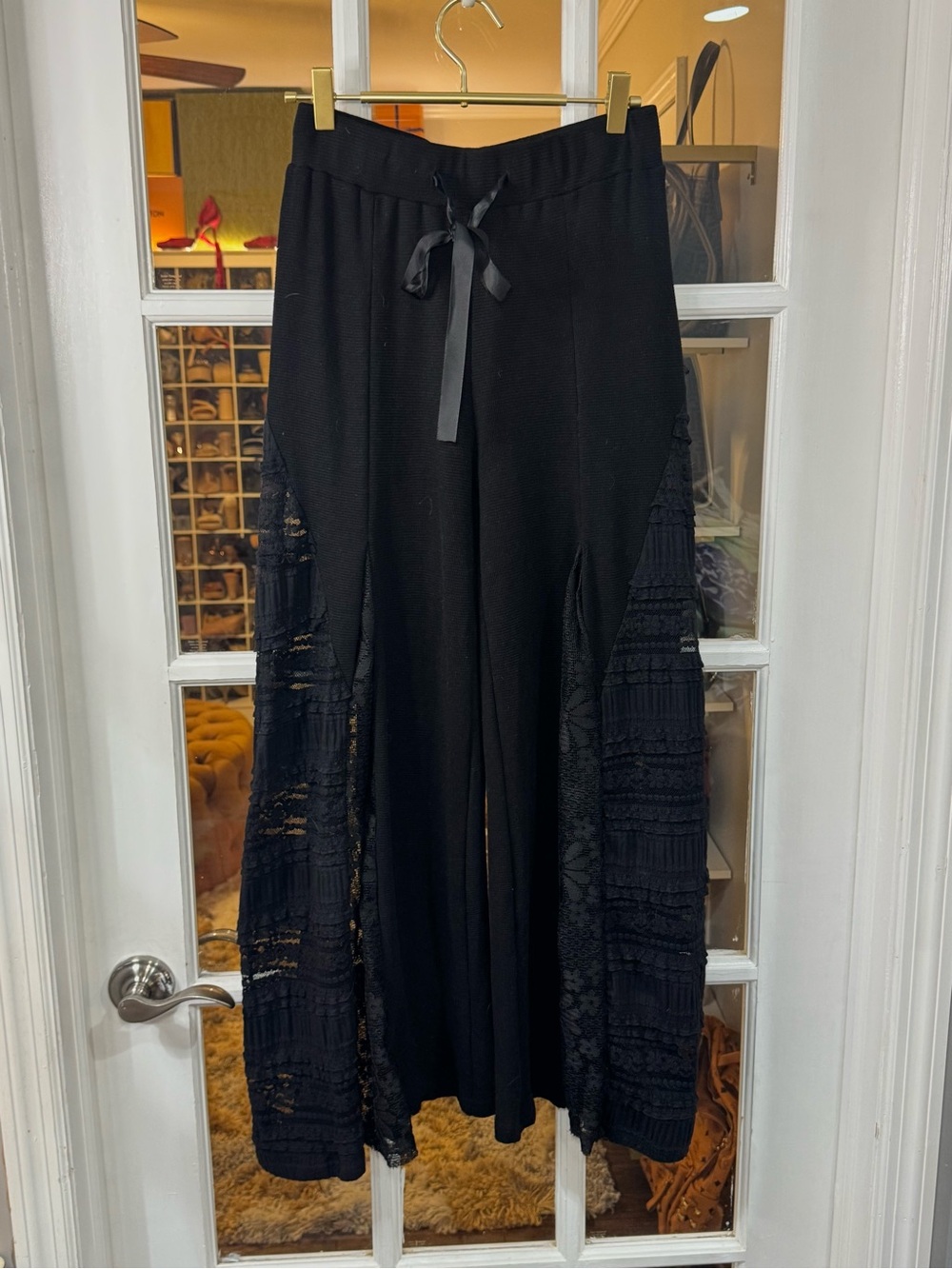 ▪️🔲◾️POL Black Wide-Leg Lace-Panel Pants with Satin Waist Tie ◾️🔲▪️ - Picture 7 of 14